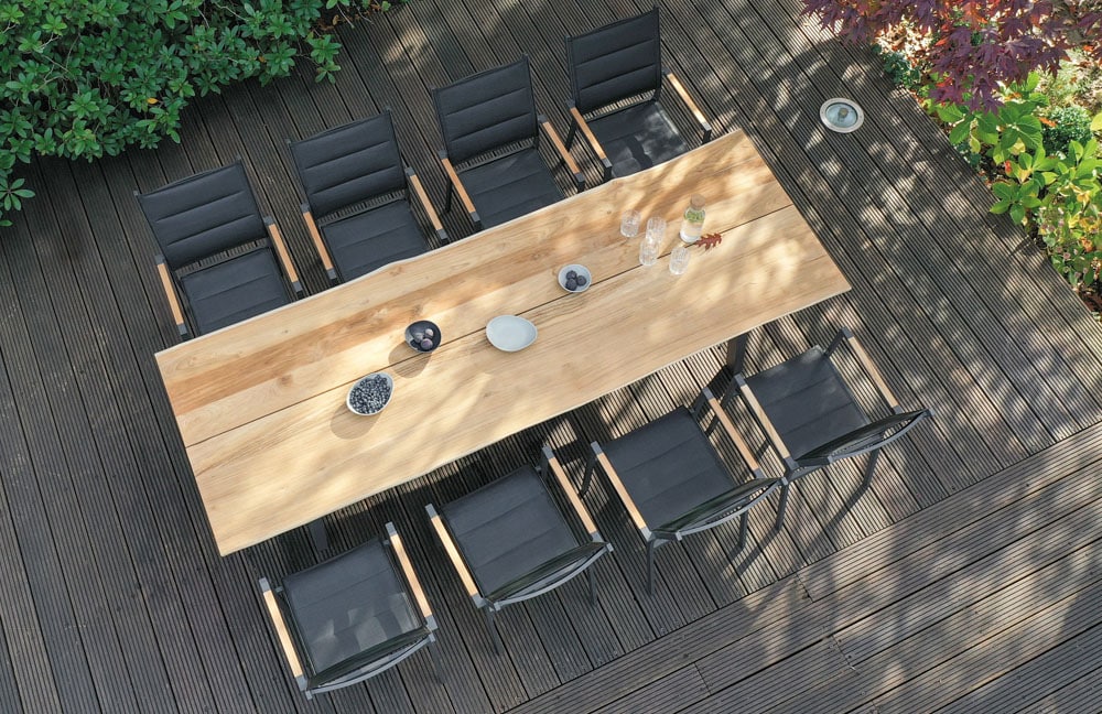 Natürliches Teak-Holz für nachhaltige Gartenmöbel – Detailaufnahme mit schöner Maserung 2026