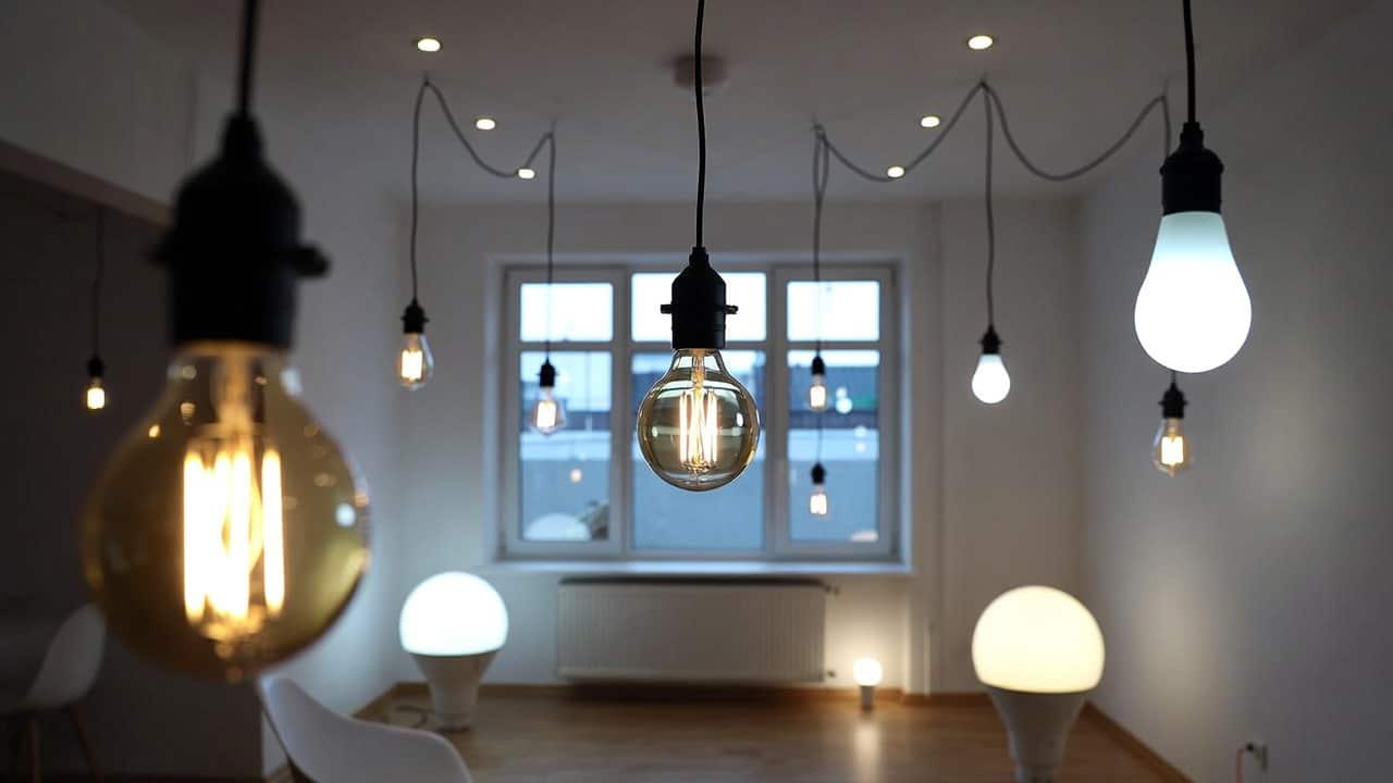Neue LED-Glühbirnen 2026 in der Wohnung – warmes Licht und niedrige Stromkosten